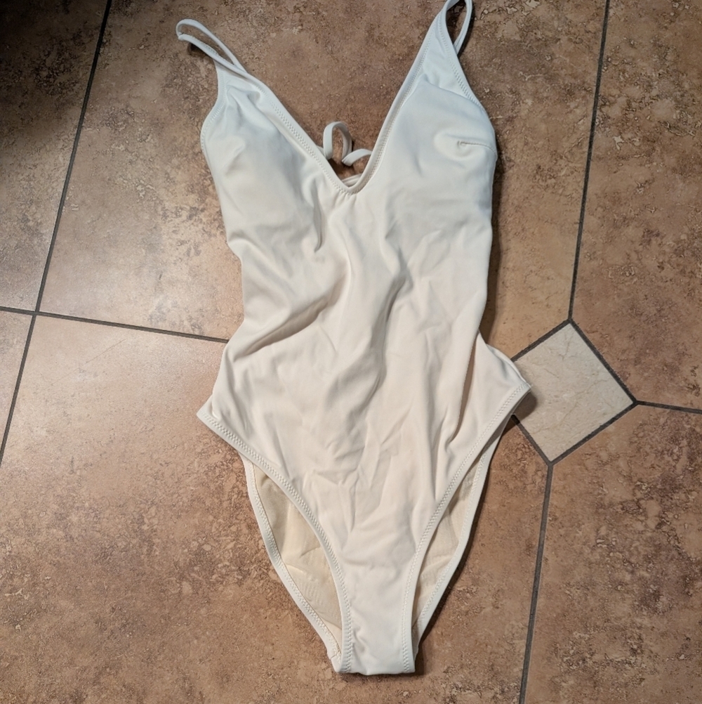 Berlook / NWT / Solid White One Piece Small